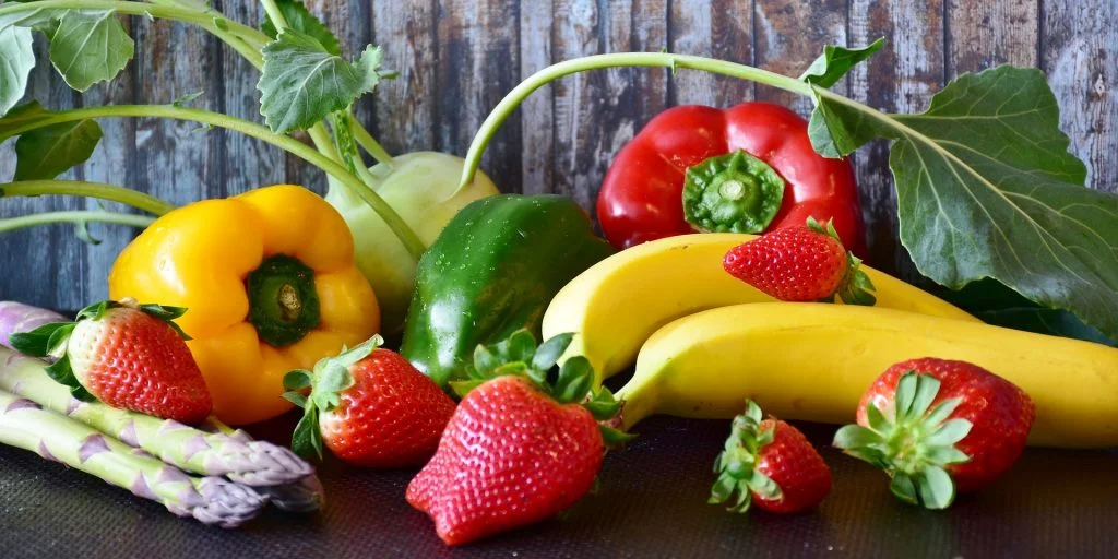 Hábitos saludables. Imagen de frutas y vegetales. Alimentación natural